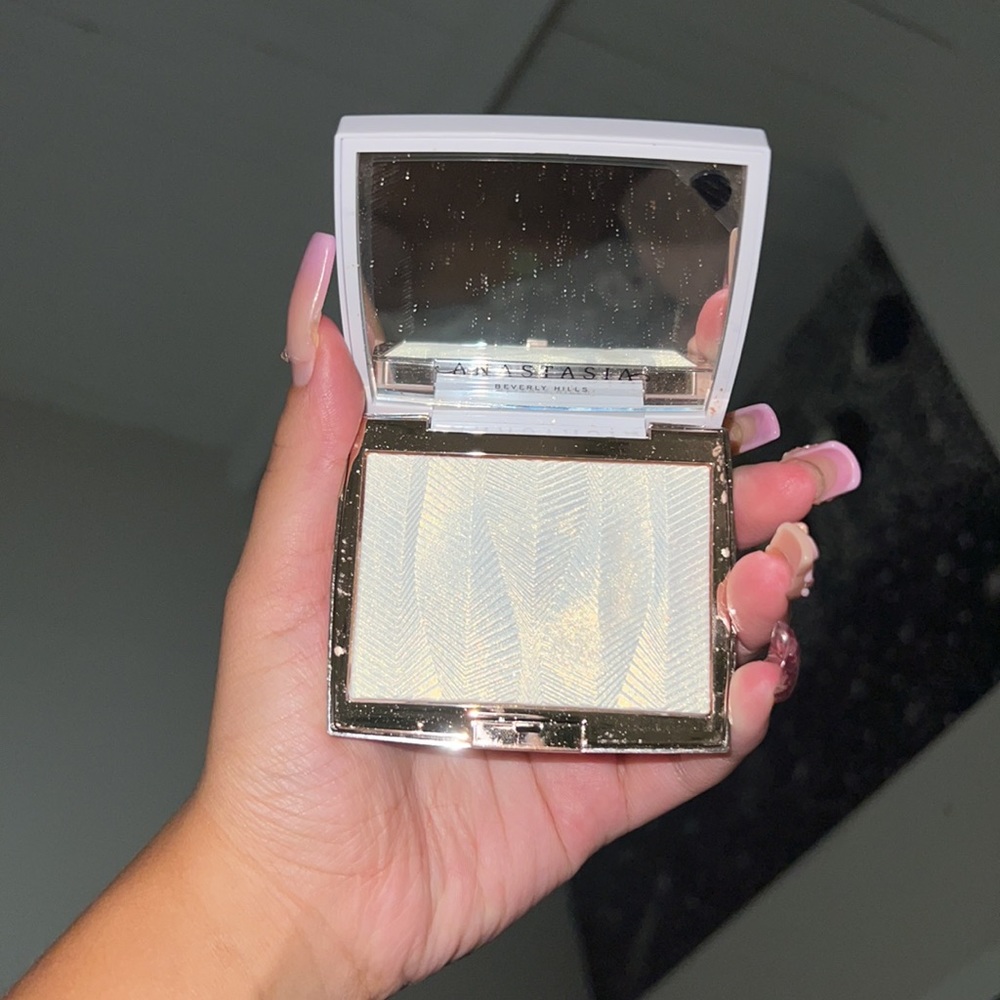 Anastasia Beverly Hills highlighter
